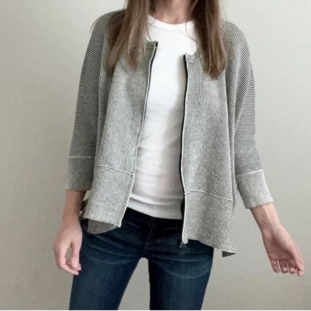CAbi Cupid’s Cardy in black & white stripe, zip front. 3/4 sleeve, boxy fit Sz S - Picture 3 of 4